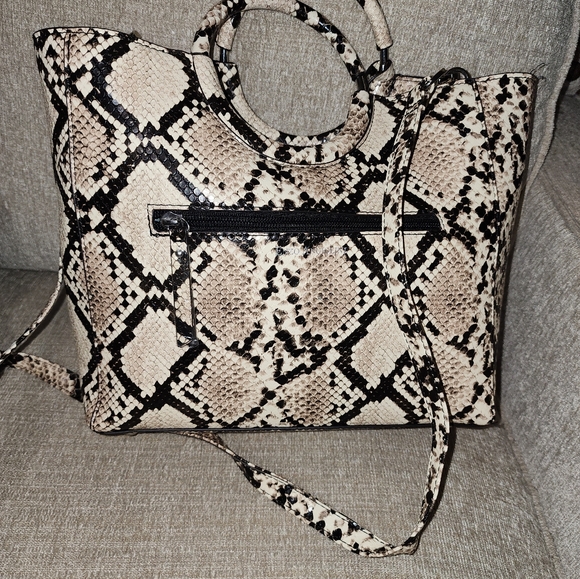 Snake Skin Bucket Purse with shoulder strap - Picture 2 of 4